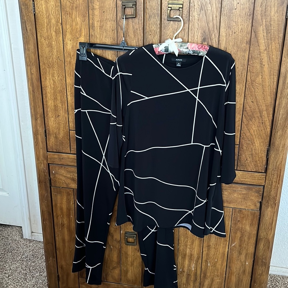 Pants suit
